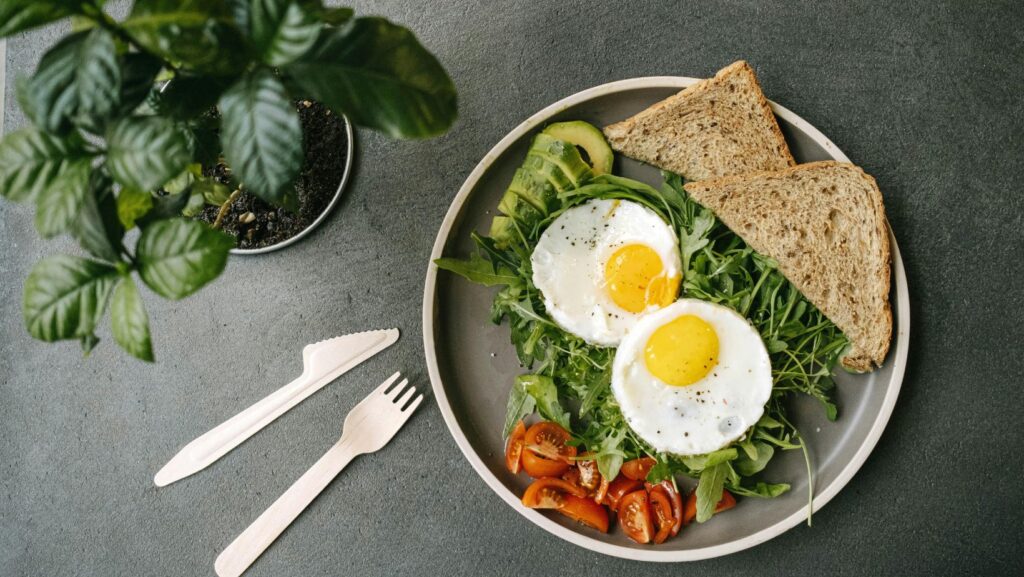 Añadir huevos a tu dieta es una forma deliciosa y económica de mantener una alimentación saludable.